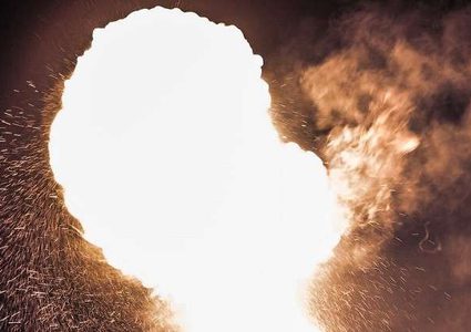 نجا بأعجوبة.. طفل يتسبب بانفجار مرعب في الصين! (فيديو)