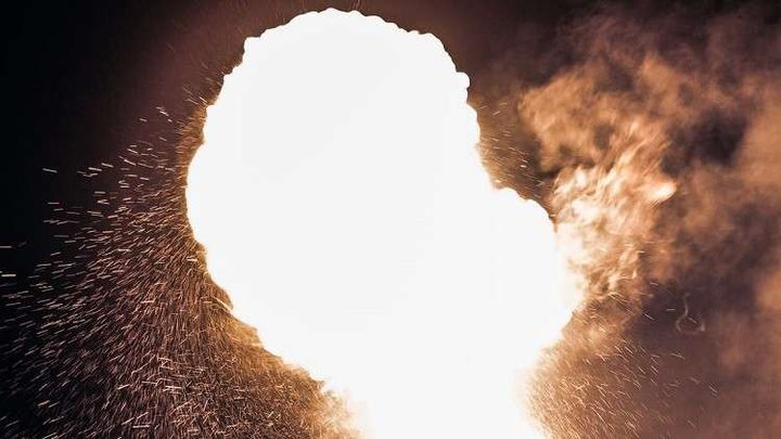 نجا بأعجوبة.. طفل يتسبب بانفجار مرعب في الصين! (فيديو)
