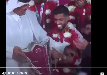 أمير قطر "يهين" قائد المنتخب لأجل أخيه