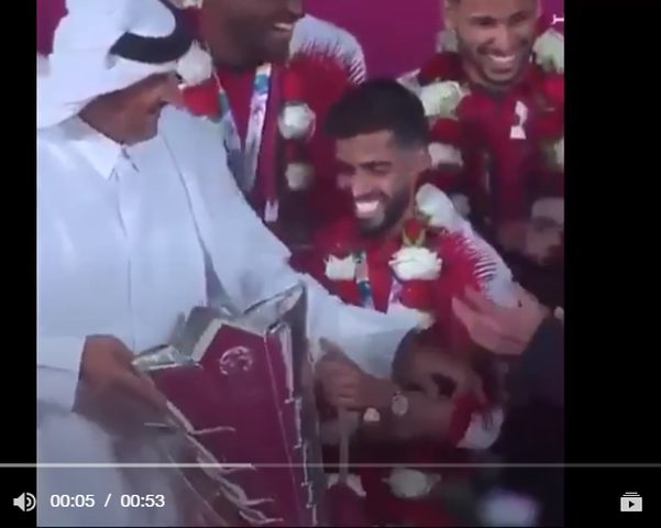 أمير قطر "يهين" قائد المنتخب لأجل أخيه