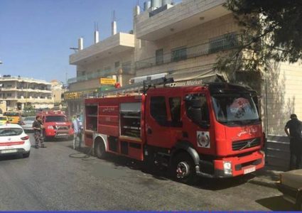 اخماد حريق اندلع بمحلات تجارية جنوب الخليل