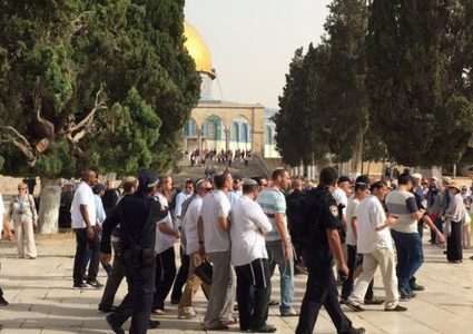 قائد شرطة الاحتلال يقود اقتحاماً استفزازياً للمسجد الأقصى