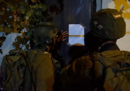 الاحتلال يقرر هدم منزل عاصم البرغوثي ويخطر بهدم منزل شقيقه