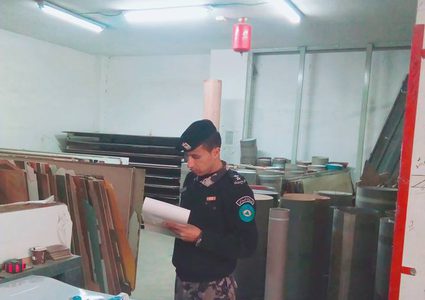 الدفاع المدني ينفذ جولات تفقدية على 52 منشأة صناعية وتجارية