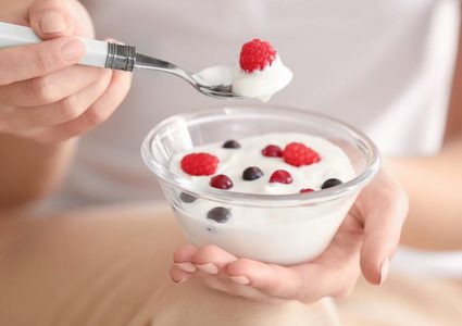 لضبط ضغط الدم.. تناولوا الزبادي