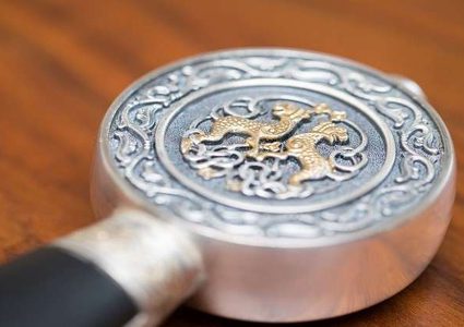 أسطورة الملك آرثر تكشف أسرار الكأس المقدسة