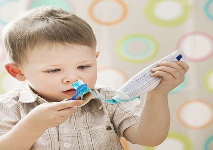 ضرر معجون الأسنان على الأطفال أكبر مما يعتقد!