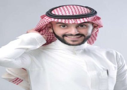 مذيع سعودي يصدم فتاة أثناء البث المباشر!