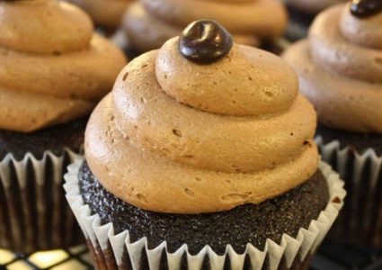 كب كيك القهوة بالكريمة