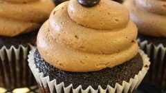 كب كيك القهوة بالكريمة