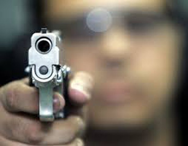 قتله لأنه يصطاد في ارضه