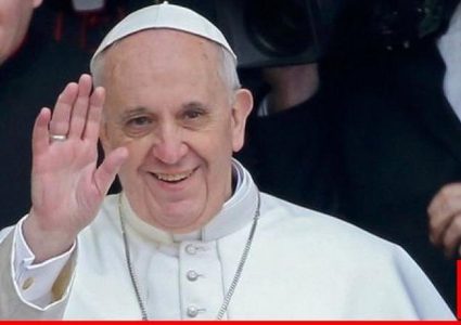 قبل القداس.. البابا فرنسيس يزور كاتدرائية القديس يوسف