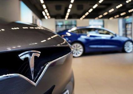 البرد يشل "المقبض الخفي" في سيارات "تسلا"