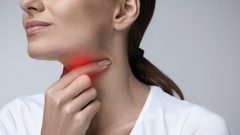 10 علاجات متوفرة في المنزل لالتهاب الحلق