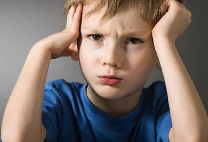 هل طفلك مصاب بأعراض التوتر الدراسي؟