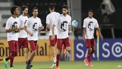 احتجاز بريطاني في الإمارات لارتدائه قميص منتخب قطر
