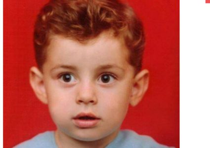 هذا الطفل اصبح نجماً وسيماً الآن.. خمنوا من يكون؟!