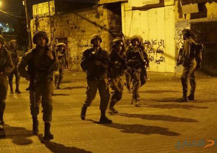 حملة اعتقالات ومداهمات بالضفة