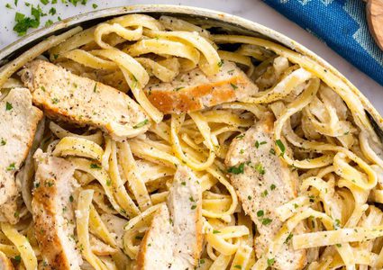 مكرونة فوتشيني بالدجاج بالفيديو