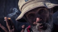 دولة تحظر بيع السجائر لمن هم دون 100 عام