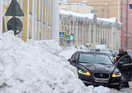 ثلوج "قياسية" تشل الحياة في أكبر مدن روسيا