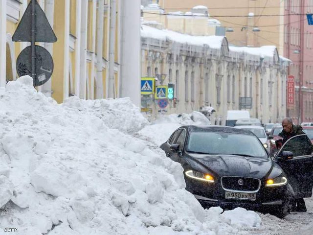 ثلوج "قياسية" تشل الحياة في أكبر مدن روسيا