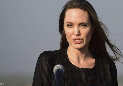 أنجلينا جولي تزور أكبر تجمع للاجئين في العالم