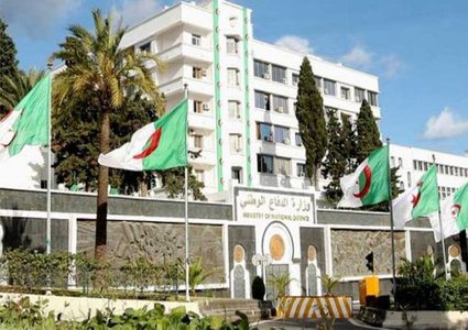 الجزائر:وزارة الدفاع تنفي معاقبة كبار الضباط