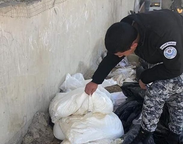 الضابطة الجمركية تتعامل مع 988 قضية