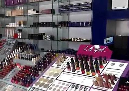 إغلاق محل لبيع مواد التجميل في جنين لمخالفته الشروط الصحية