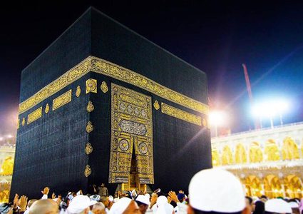 بخيوط من فضة مطلية بالذهب.. اعرف مراحل صناعة كسوة الكعبة