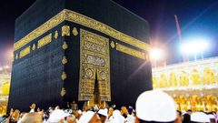 بخيوط من فضة مطلية بالذهب.. اعرف مراحل صناعة كسوة الكعبة