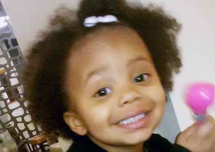 على غرار طفل البلكونة.. حبس أبوين أمريكيين بعد وفاة ابنتهما