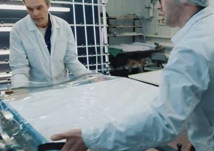 علماء روس يخترعون زجاجا مضادا للرصاص غير مسبوق (فيديو)