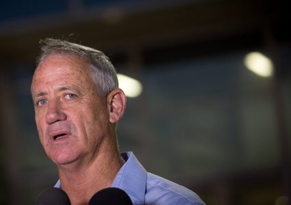 غانتس يؤكد تأييده سياسة الانسحاب من الأراضي الفلسطينية