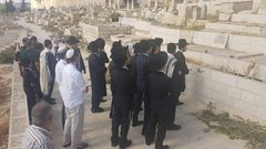 مستوطنون يقتحمون "الأقصى" ويؤدون صلوات تلمودية في باب الرحمة