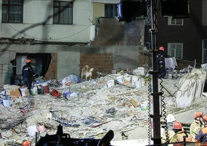 مصرع 10 أشخاص في انهيار أحد مباني إسطنبول