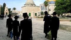 عشرات المستوطنين يقتحمون المسجد الأقصى