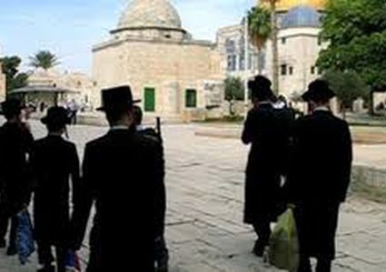 عشرات المستوطنين يقتحمون المسجد الأقصى