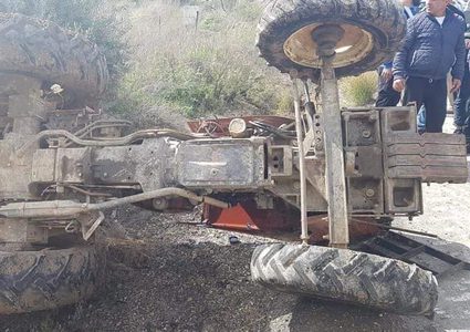 إصابة شاب بجراح خطيرة إثر انقلاب جرار زراعي في طولكرم
