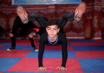 أطفال من غزة يمارسون فنون القتال واللياقة