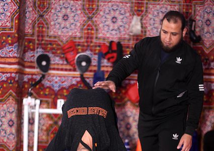 أطفال من غزة يمارسون فنون القتال واللياقة