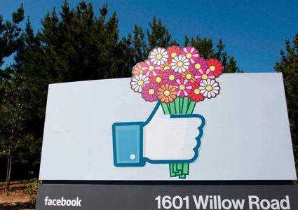 فيسبوك في عامه الـ15.. احتفالات تلوثها "فضائح"