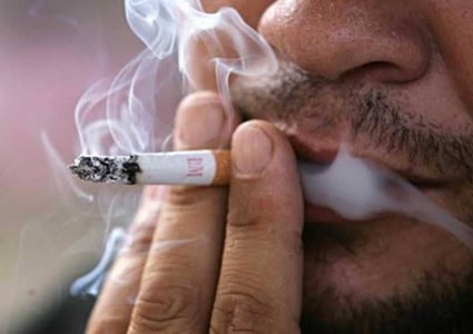 رفع السن القانونية للتدخين إلى 100 عام!