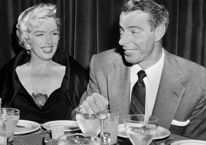 عرض فستان مارلين مونرو "الحزين" في مزاد