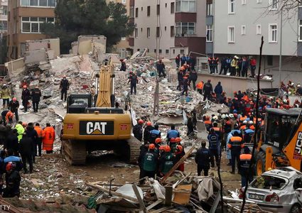 كارثة مبنى إسطنبول.. انتشال طفلة من بين الأنقاض