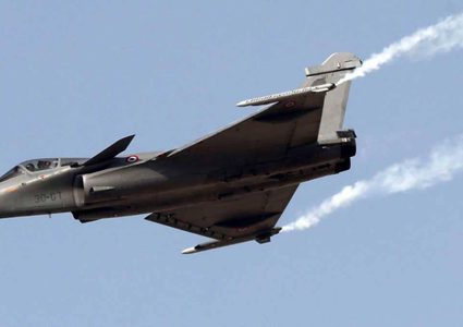 فرنسا تتحدى روسيا.. قصف "نووي" بعيد المدى