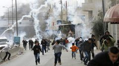 إصابة طفل خلال مواجهات مع الاحتلال في اللبن الشرقية