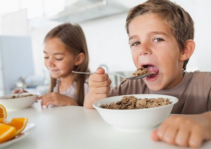 اهمية وجبة الإفطار للأطفال في المدارس