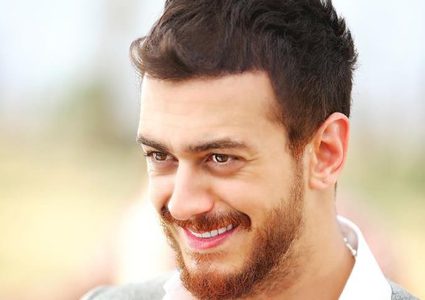 صورة سعد لمجرد مع حسناء مغربية تخطف الأنظار حولهما